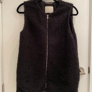 Aritzia Wilfred Sherpa Fuzzy Vest